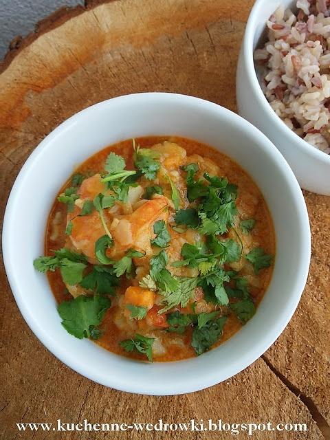Curry z rybą, krewetkami i batatem