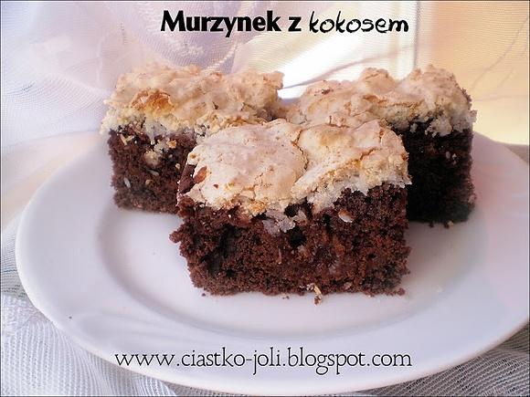 Murzynek z kokosem – miękkie ciasto z powidłami i bezą kokosową