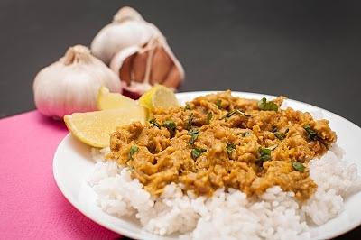 Pierś z kurczaka w curry z masłem orzechowym