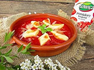 Pomidorowy krem z krojonych pomidorów i gnocchi