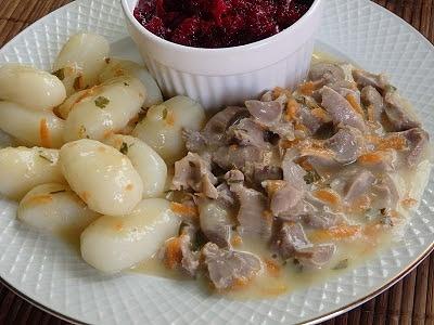 Żołądki drobiowe w sosie chrzanowym