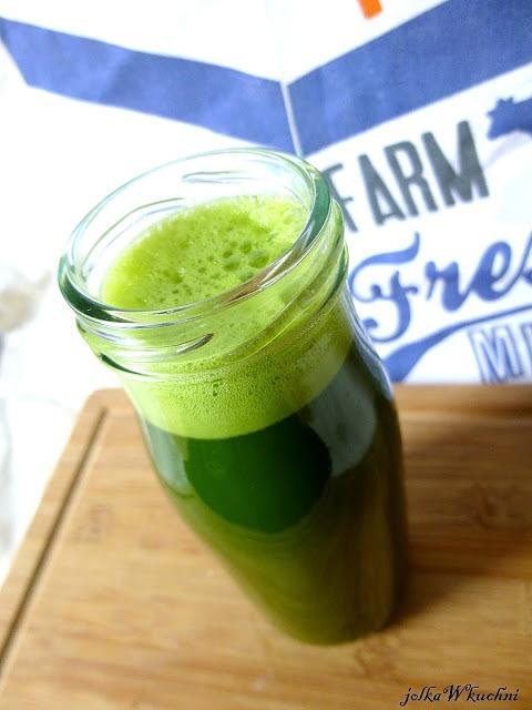 Zielone smoothie z jarmużu i szpinaku