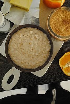 Owsianka mojej babci z mlekiem, pomarańczą i cukrem trzcinowym
