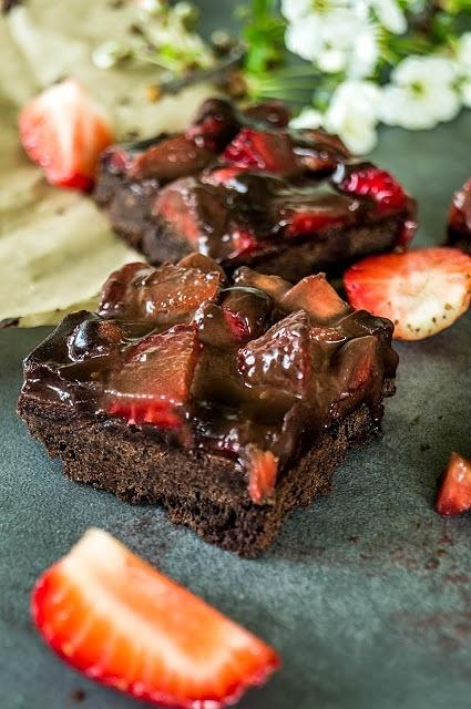 Brownie z truskawkami
