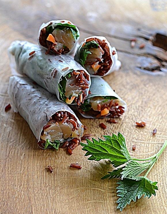 Czerwony ryż z Camargue, dziki łosoś i spring rolls sezonowe od a do m