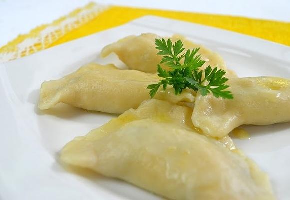 Pierogi z żółtym serem z filmem instruktażowym