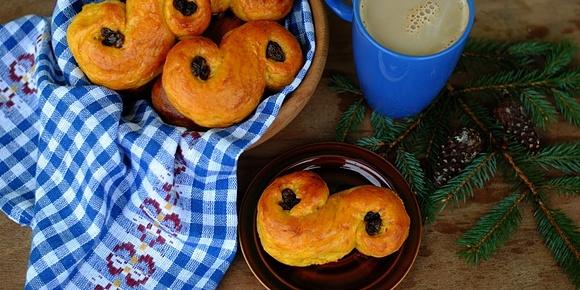 Lussekatter szwedzkie bułeczki szafranowe