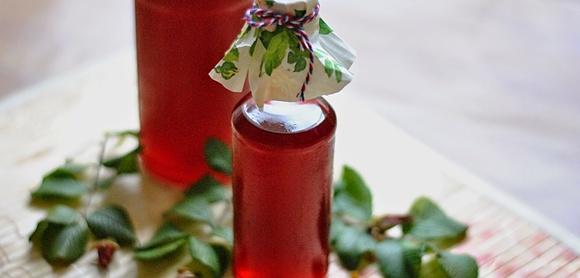 Syrop z płatków dzikiej róży