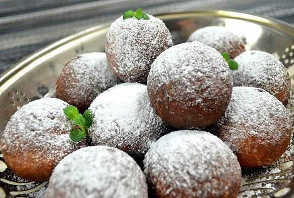 Mini pączki ze śliwką