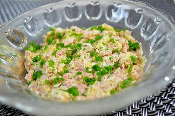 Pasta z mielonki, jajek i sera żółtego - szybki przepis na smarowidło