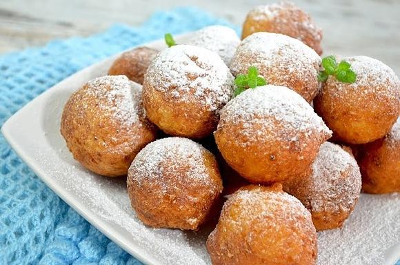 Mini pączki z twarogiem przepis na karnawałowe smakołyki