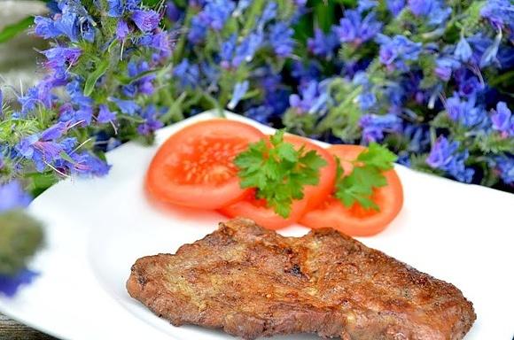 Karkówka z grilla - soczysta i aromatyczna propozycja na letni obiad