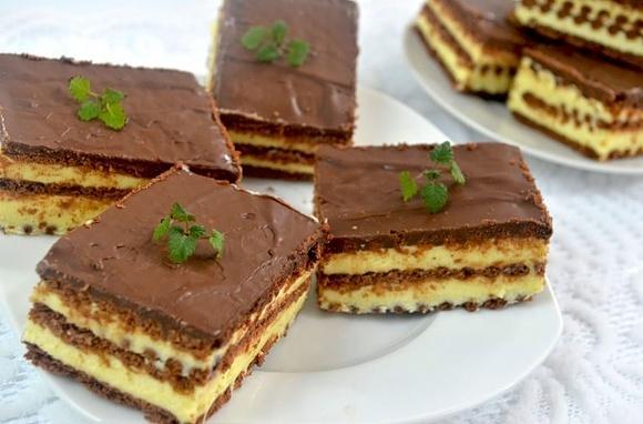 Ciasto milky way bez pieczenia z kakaowymi herbatnikami i mlecznym kremem