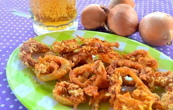 Chipsy cebulowe z ostrej papryki i panierki kukurydzianej
