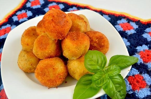 Kuleczki ziemniaczane panierowane na tłuszczu