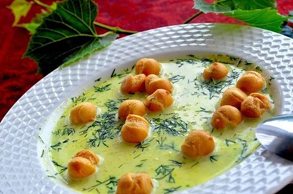 Zupa ze świeżych ogórków