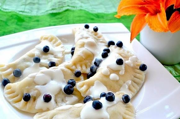 Pierogi z jagodami przepis na letni obiad