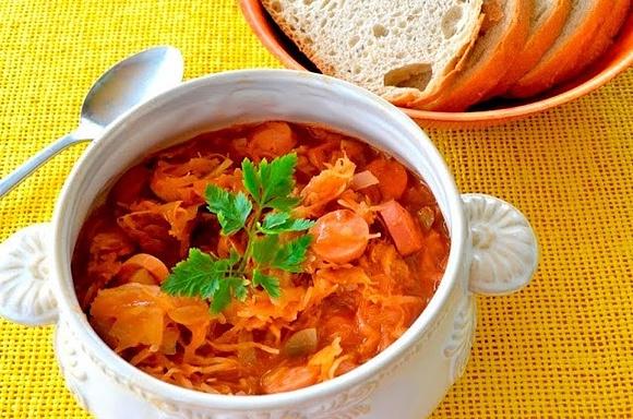 Tani bigos z parówkami