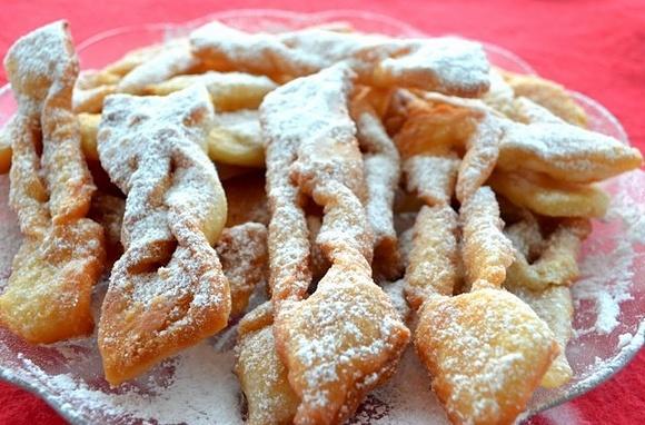 Faworki bez jajek - prosty przepis na karnawał