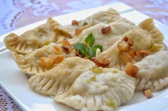 Pierogi z brukselką i bryndzą