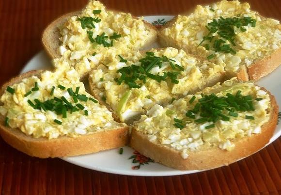 Pasta z jajek i cebuli