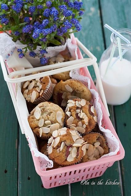 Muffinki z krówkami i rabarbarem