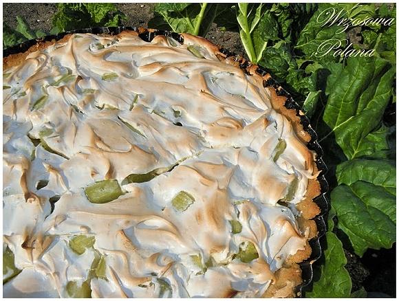 Tarta z rabarbarem i bezą włoską