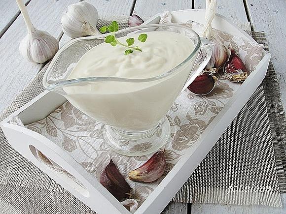Sos czosnkowy