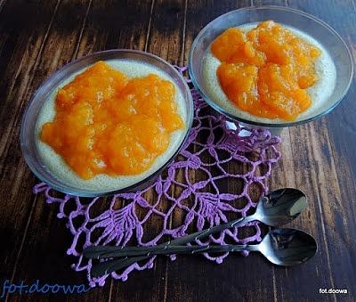 Domowy budyń z mandarynkową frużeliną