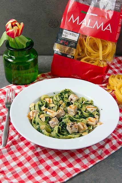 Tagliatelle ze szpinakiem i łososiem