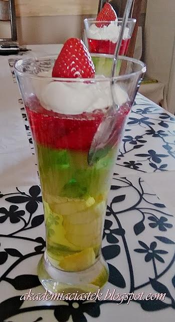 Smakowa galaretka z owocami