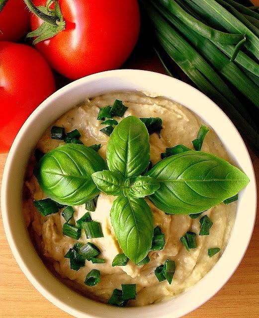 Pasta z białej fasoli i zielonym pesto