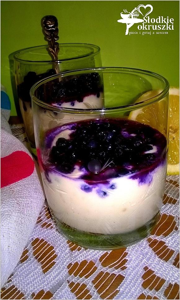 Zdrowy krem waniliowy z jagodami na bazie tofu