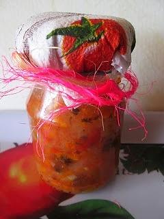 Chutney z pomidorów i cukinii na zimę do słoików