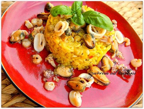 Hiszpańska paella z owocami morza