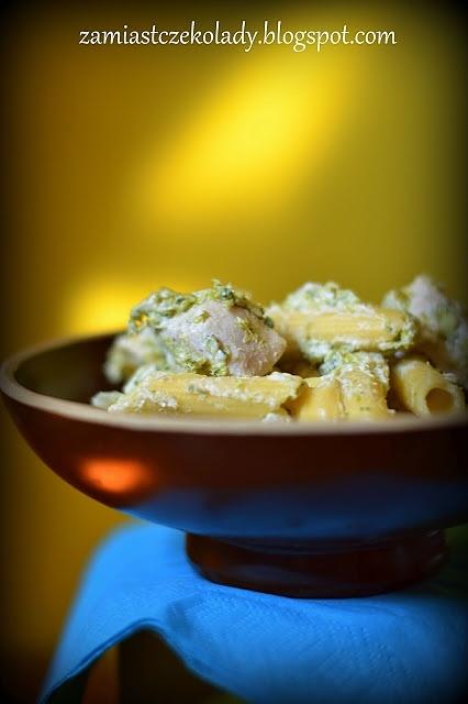 Bezglutenowe penne z kurczakiem i brokułem