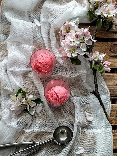 Ice cream o'clock - Lody o smaku gumy balonowej
