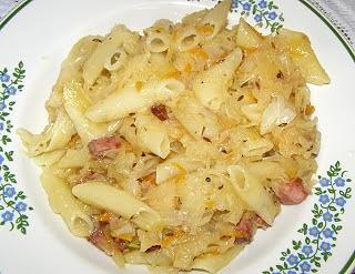Penne z kiszoną kapustą i kminkiem