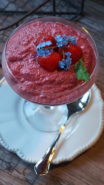 Truskawkowy pudding z chia