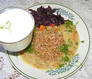 Gulasz z szynki węgierski z kaszą gryczaną