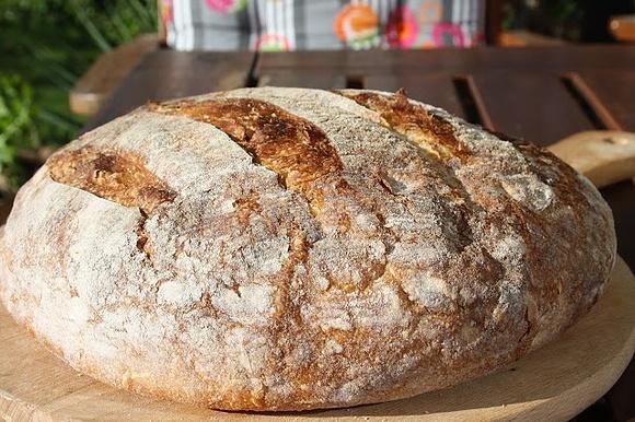 Chleb tartine majowa piekarnia