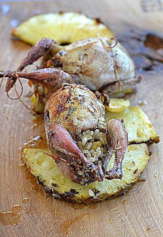 Przepiórki pieczone faszerowane ananasowym risotto