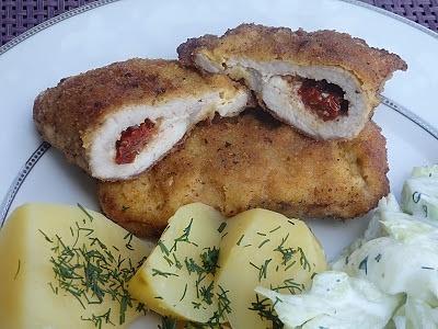 Pierożki schabowe z mozzarellą i suszonymi pomidorami