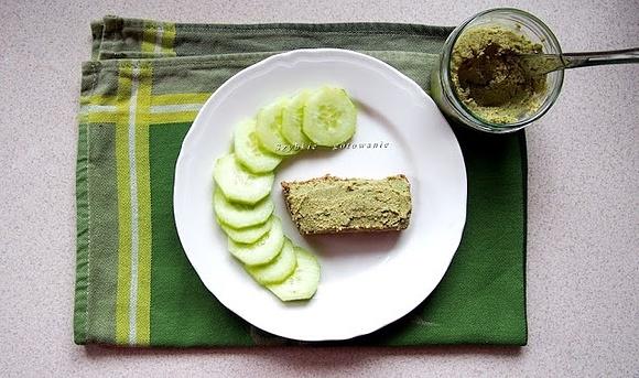 Zielona pasta słonecznikowa na kanapki