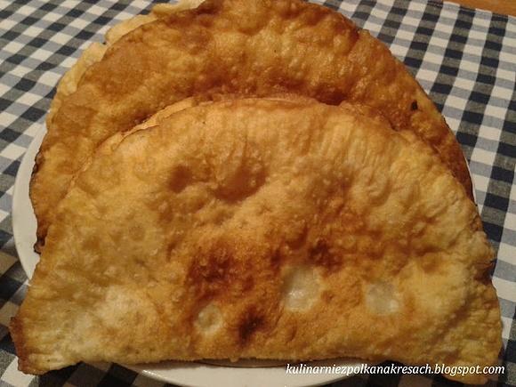 Czebureki ukraińskie smażone pierogi z mięsem mielonym