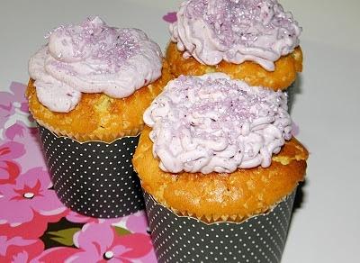 Cytrynowe muffinki z różowym kremem