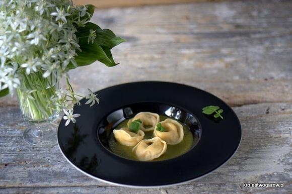 Tortellini ze szparagami i łososiem