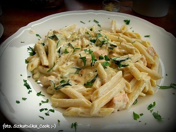 Penne z łososia w solance z sosem śmietanowym