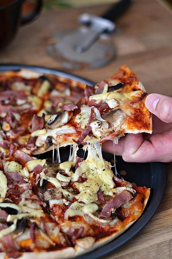Pizza na cienkim cieście najlepszy przepis