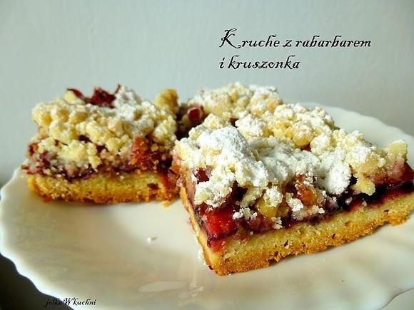 Kruche ciasto z rabarbarem i kruszonką